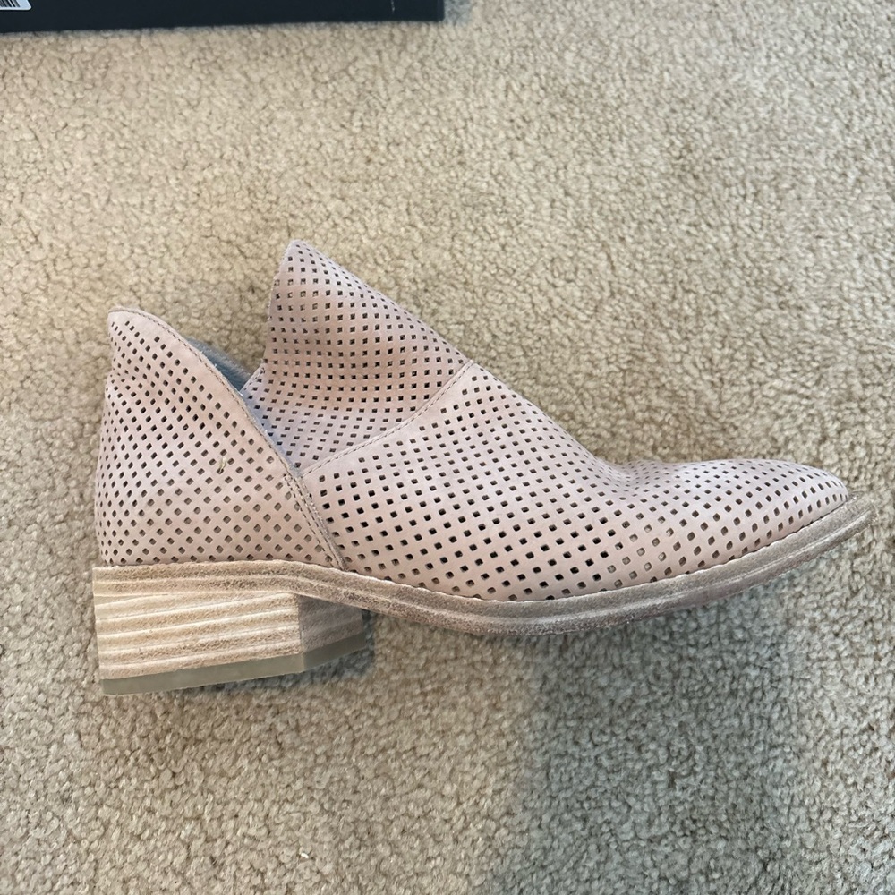Eileen Fisher booties near new condition size 5.5